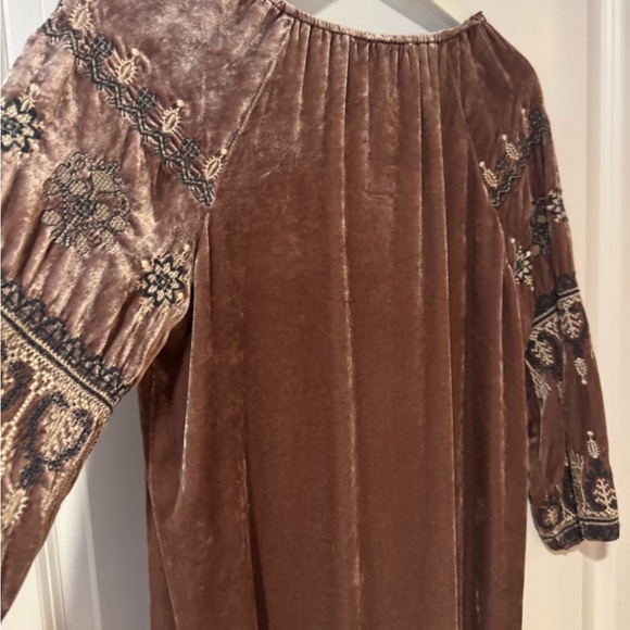 Embroidered Brown long shir - Picture 5 of 5
